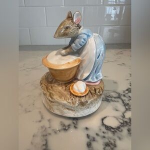 Vintage Schmid  Mrs Rabbit Beatrice Music Box 
EUC